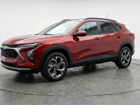 Used 2025 Chevrolet Trax LT FWD image 3