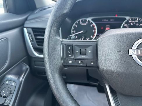 Used 2025 Nissan Rogue S FWD image 17