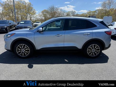 Used 2022 Ford Escape Titanium FWD image 5