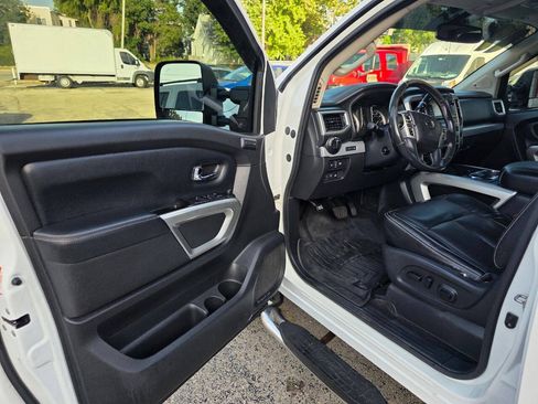 Used 2017 Nissan Titan PRO-4X w/ Pro-4x Convenience Package AWD/4WD image 19