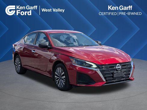 Used 2025 Nissan Altima 2.5 SV AWD/4WD image 1