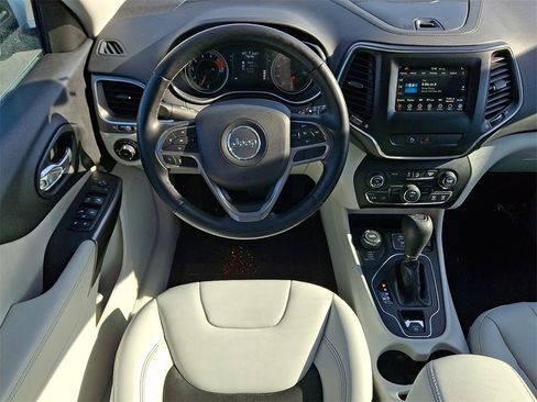 Used 2020 Jeep Cherokee Latitude Plus w/ Cold Weather Group image 11