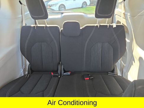 Used 2024 Chrysler Voyager LX FWD image 11