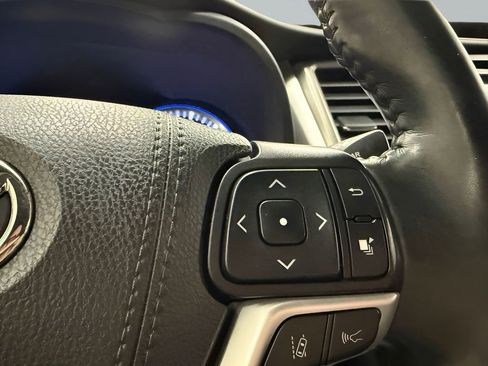 Used 2019 Toyota Highlander XLE image 19