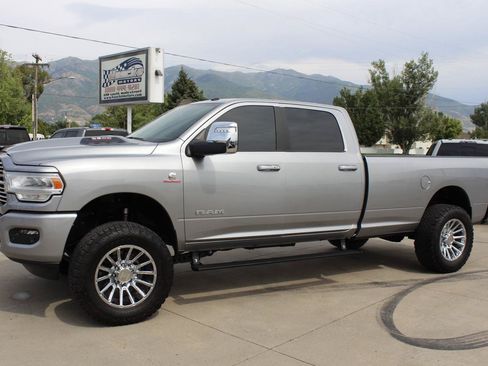 Used 2024 RAM 3500 Laramie AWD/4WD image 36