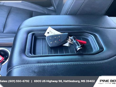 Used 2022 Chevrolet Tahoe LT w/ Luxury Package image 9