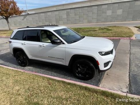 Used 2024 Jeep Grand Cherokee Limited w/ Luxury Tech Group II image 15