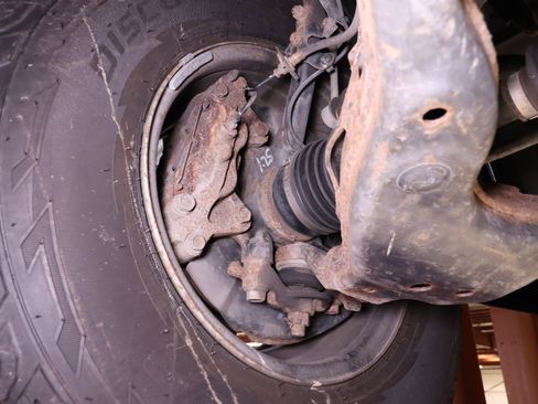 Used 2018 Toyota Tacoma SR image 41