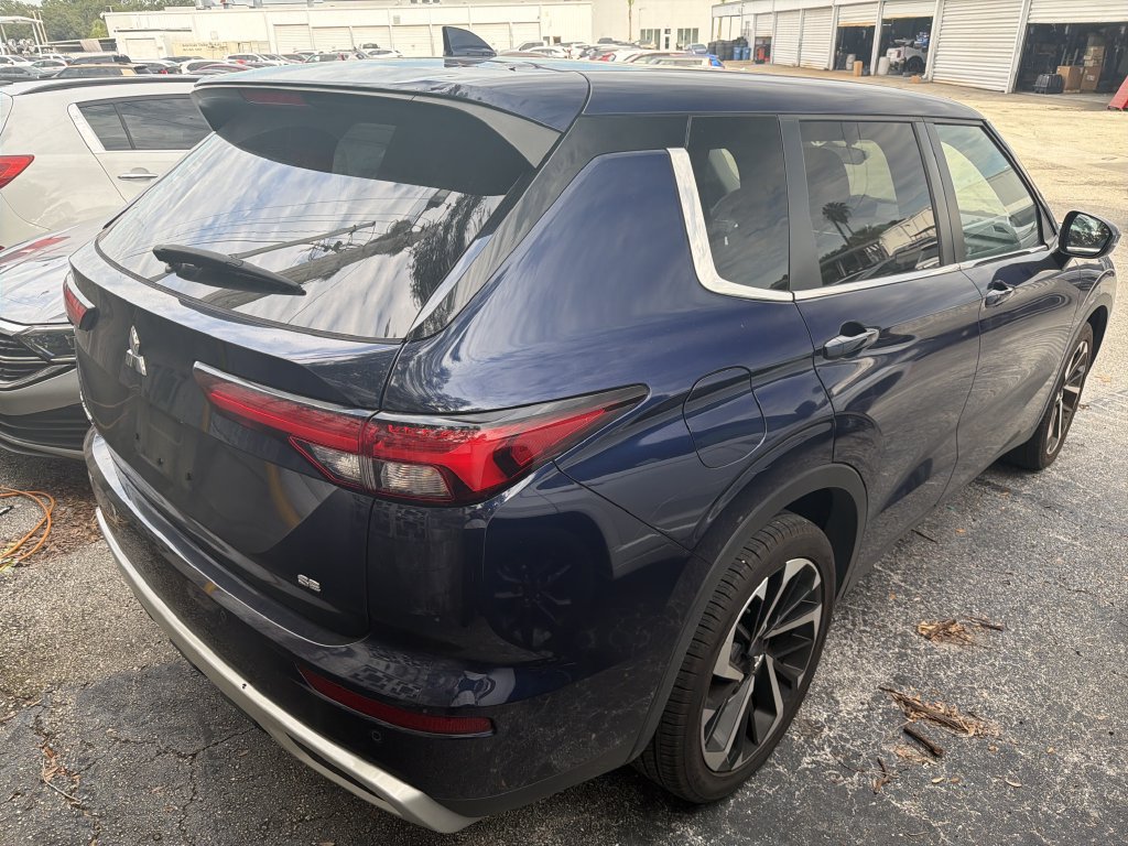 Used 2023 Mitsubishi Outlander SE FWD image 6