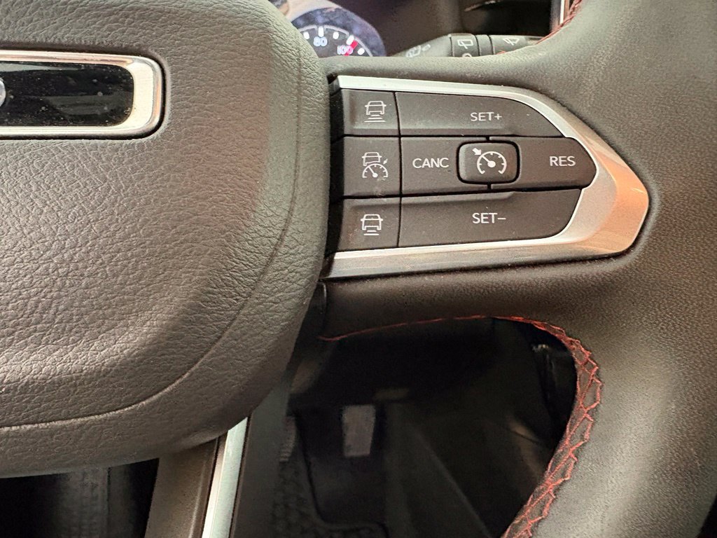 Used 2025 Jeep Compass Trailhawk AWD/4WD image 25