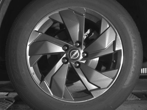 Used 2025 Nissan Rogue SV FWD image 14