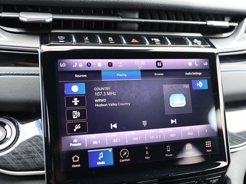 Used 2023 Jeep Grand Cherokee Trailhawk w/ Luxury Tech Group III AWD/4WD image 30