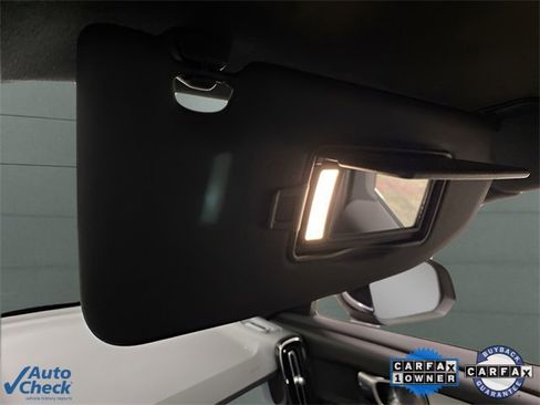 Used 2025 Volvo XC40 B5 Core image 51