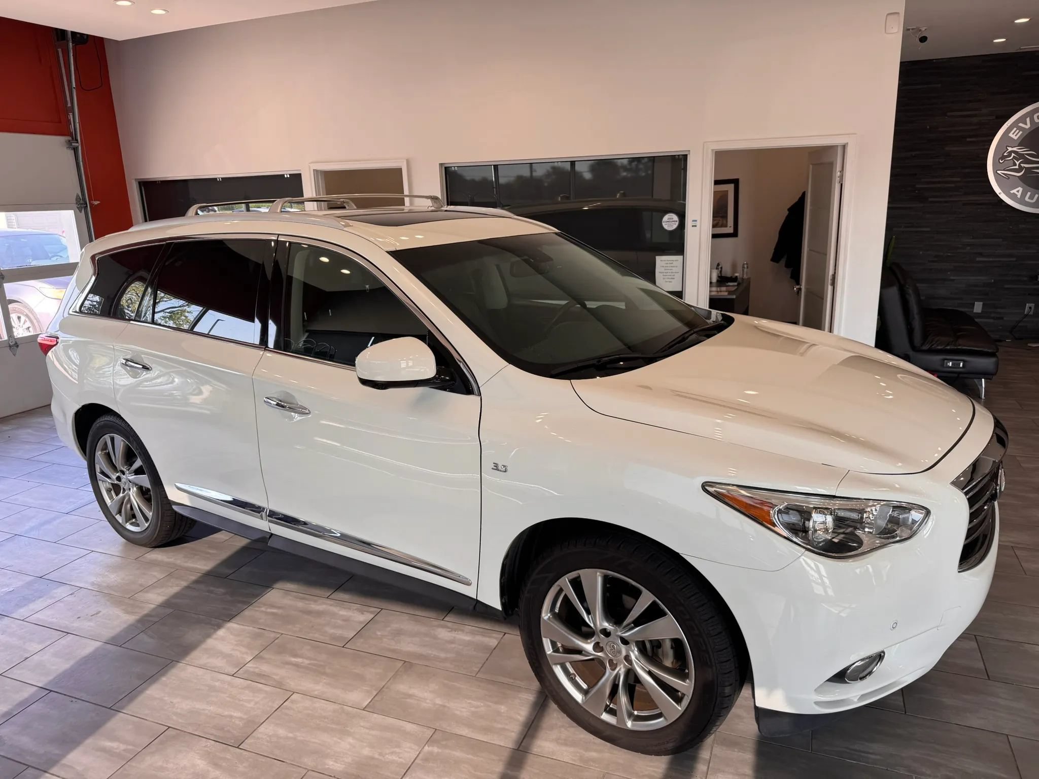 Used 2014 INFINITI QX60 FWD w/ Deluxe Touring Package image 6