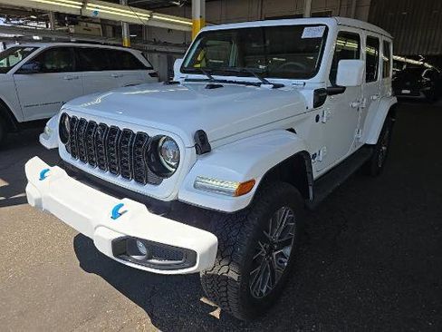 Used 2024 Jeep Wrangler High Altitude AWD/4WD image 3