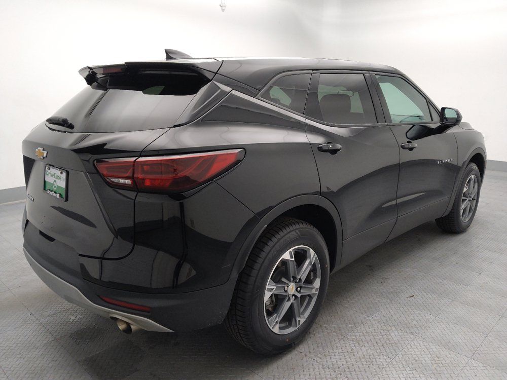 Used 2025 Chevrolet Blazer LT FWD image 9