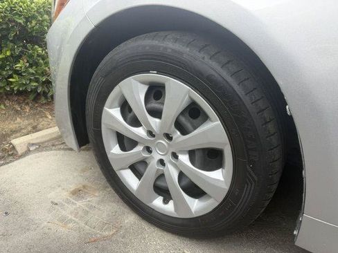 Used 2021 Toyota Corolla LE FWD image 19