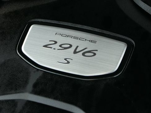Used 2023 Porsche Cayenne S AWD/4WD image 32