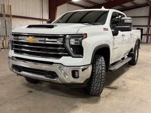 Used 2024 Chevrolet Silverado 2500 LTZ w/ LTZ Convenience Package image 3