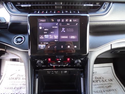 Used 2023 Jeep Grand Cherokee Laredo image 20