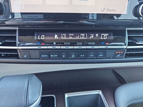 Used 2021 Toyota Sienna XLE image 28