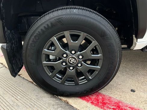 Used 2025 Toyota 4Runner SR5 image 9