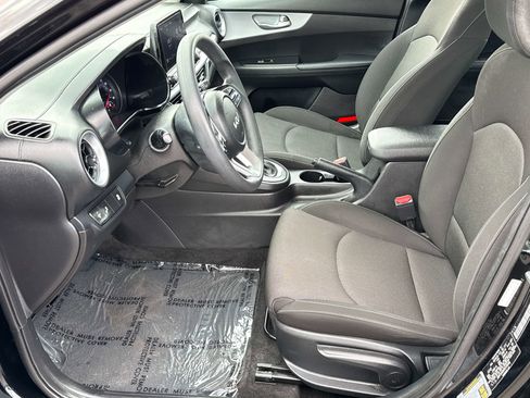 Used 2023 Kia Forte LXS w/ LXS Technology Package FWD image 10