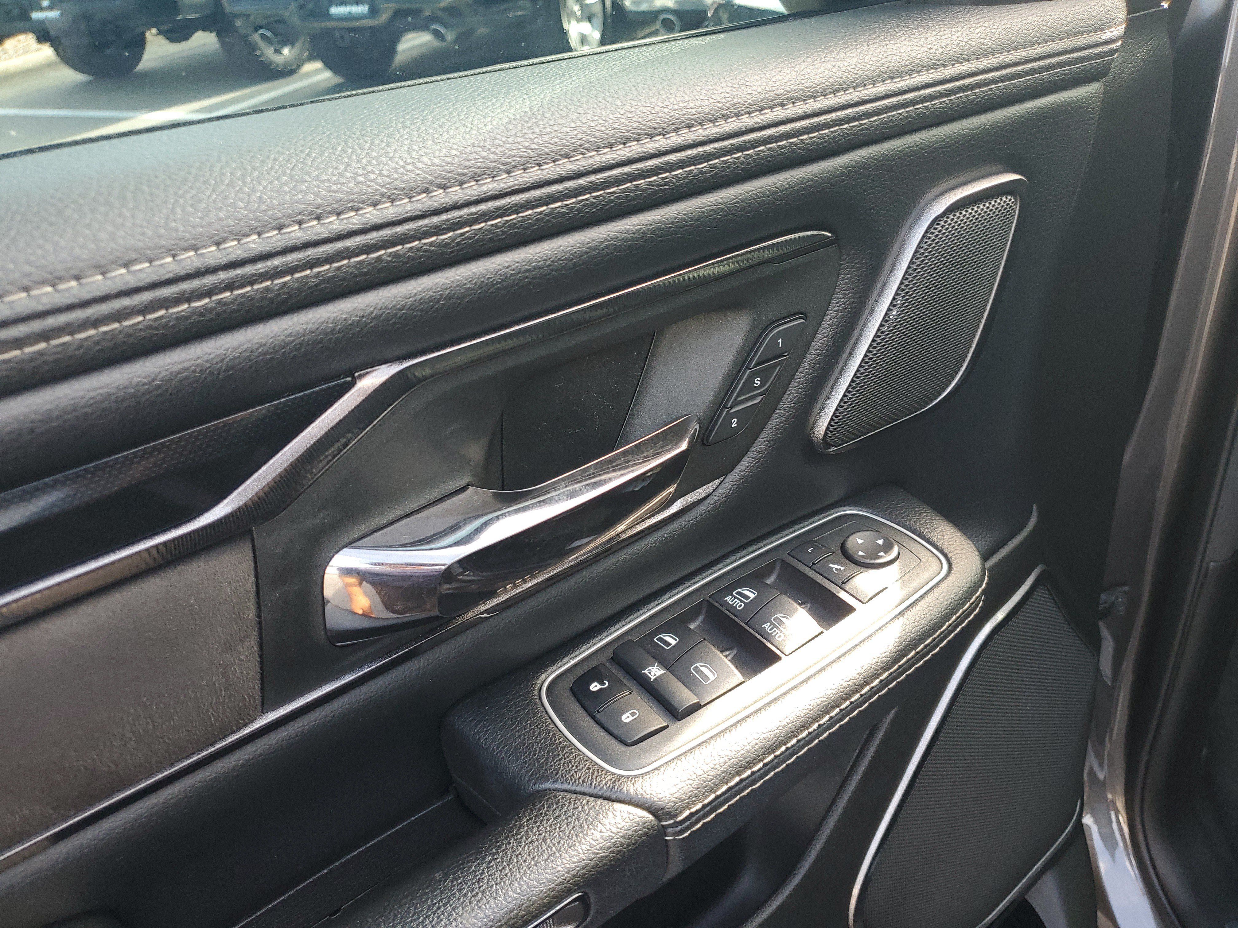 Used 2022 RAM 1500 Laramie AWD/4WD image 12