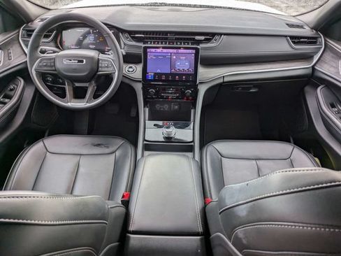 Used 2025 Jeep Grand Cherokee Limited w/ Black Appearance Package RWD image 16