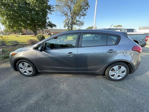 Used 2016 Kia Forte LX FWD image 4