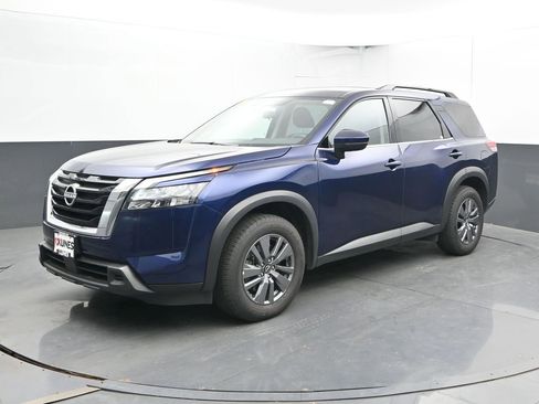 Used 2025 Nissan Pathfinder SV FWD image 8