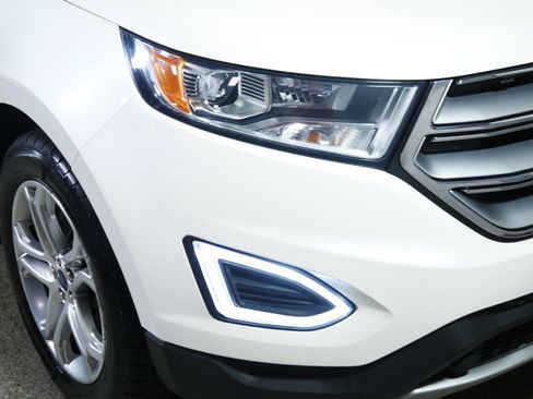 Used 2018 Ford Edge Titanium w/ Class II Trailer Tow Package AWD/4WD image 16