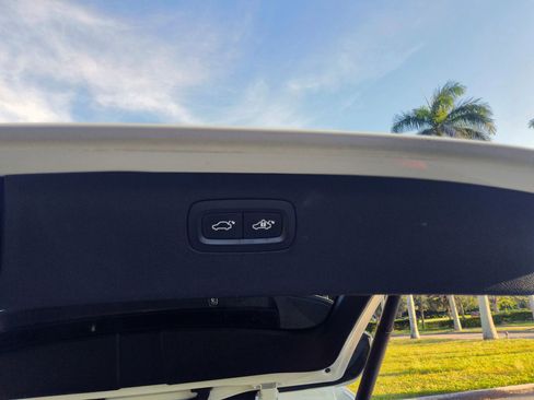 Used 2016 Volvo XC90 T6 Momentum w/ Momentum Plus Package AWD/4WD image 57