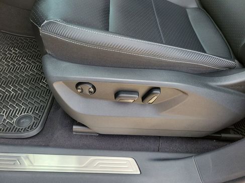 Used 2023 Volkswagen Atlas Cross Sport SE w/ Panoramic Sunroof Package FWD image 12