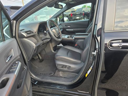 Used 2023 Toyota Sienna XSE image 7