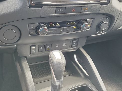 Used 2024 Nissan Frontier SL w/ Technology Package RWD image 17
