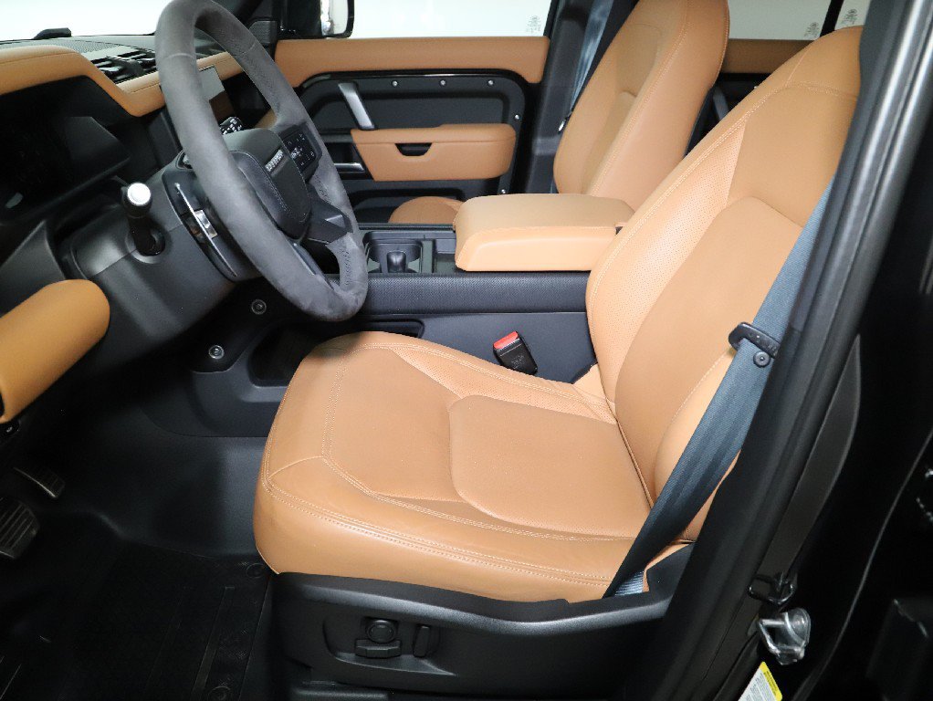Certified 2024 Land Rover Defender 110 V8 AWD/4WD image 17