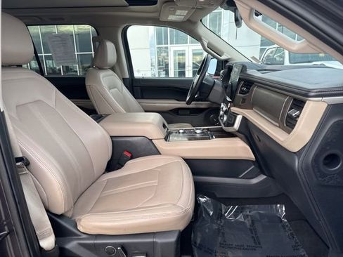 Used 2024 Ford Expedition Limited image 21
