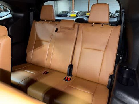 Used 2023 Toyota Highlander Platinum AWD/4WD image 18