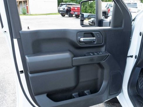 Used 2021 Chevrolet Silverado 2500 Custom w/ Custom Value Package image 12