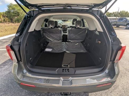 New 2026 Ford Explorer Active RWD image 14