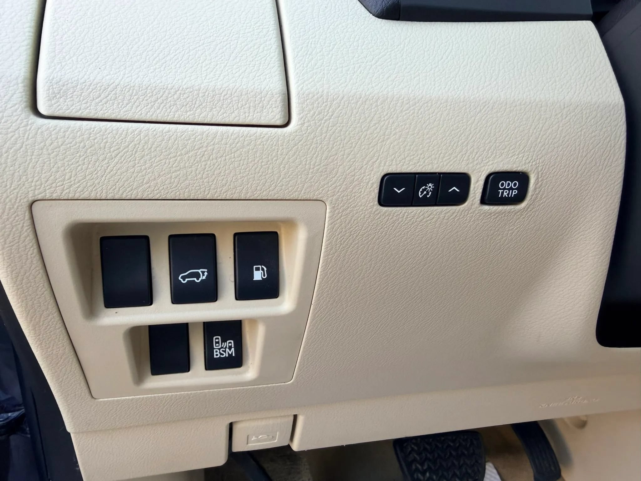 Used 2013 Lexus RX 450h AWD w/ Navigation Pkg image 25