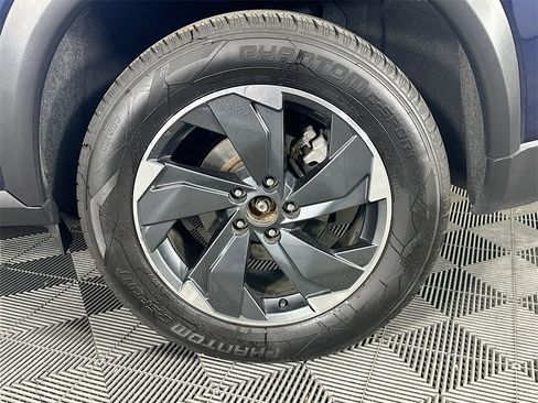 Used 2024 Nissan Rogue SV image 34