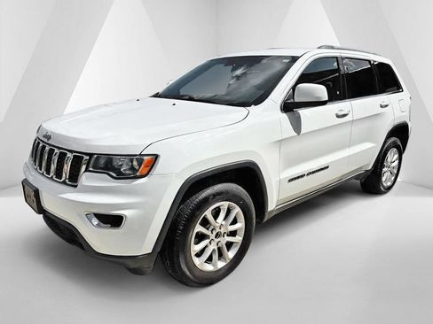 Used 2021 Jeep Grand Cherokee Laredo AWD/4WD image 3