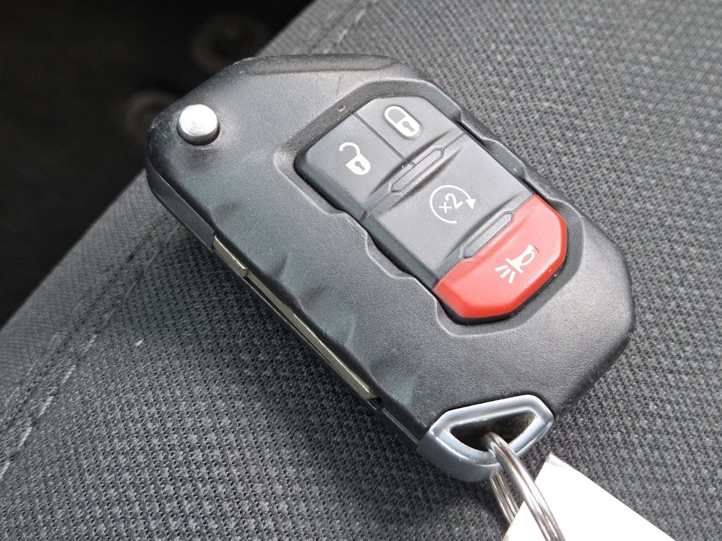 Used 2018 Jeep Wrangler Unlimited Sahara AWD/4WD image 31
