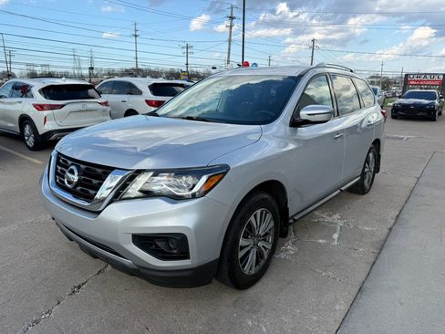 Used 2019 Nissan Pathfinder S AWD/4WD image 5