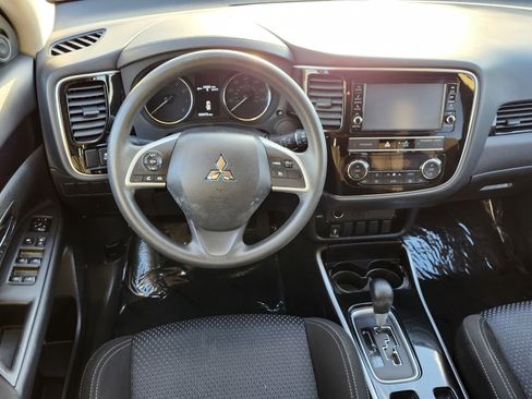 Used 2019 Mitsubishi Outlander ES image 18