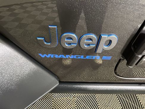 Used 2023 Jeep Wrangler Unlimited w/ Convenience Group AWD/4WD image 11