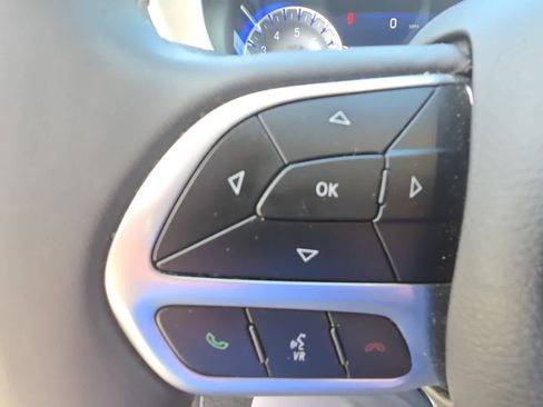 Used 2024 Chrysler Pacifica Touring-L image 28