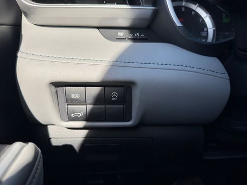 Used 2023 Toyota Highlander XLE AWD/4WD image 28